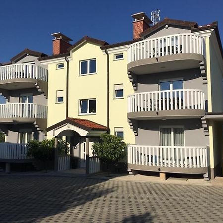 Ferienwohnungen Barbic Umag Exterior photo